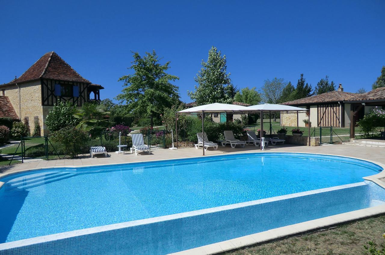 Au Jardin Fleuri Hotel Bosset Exterior photo