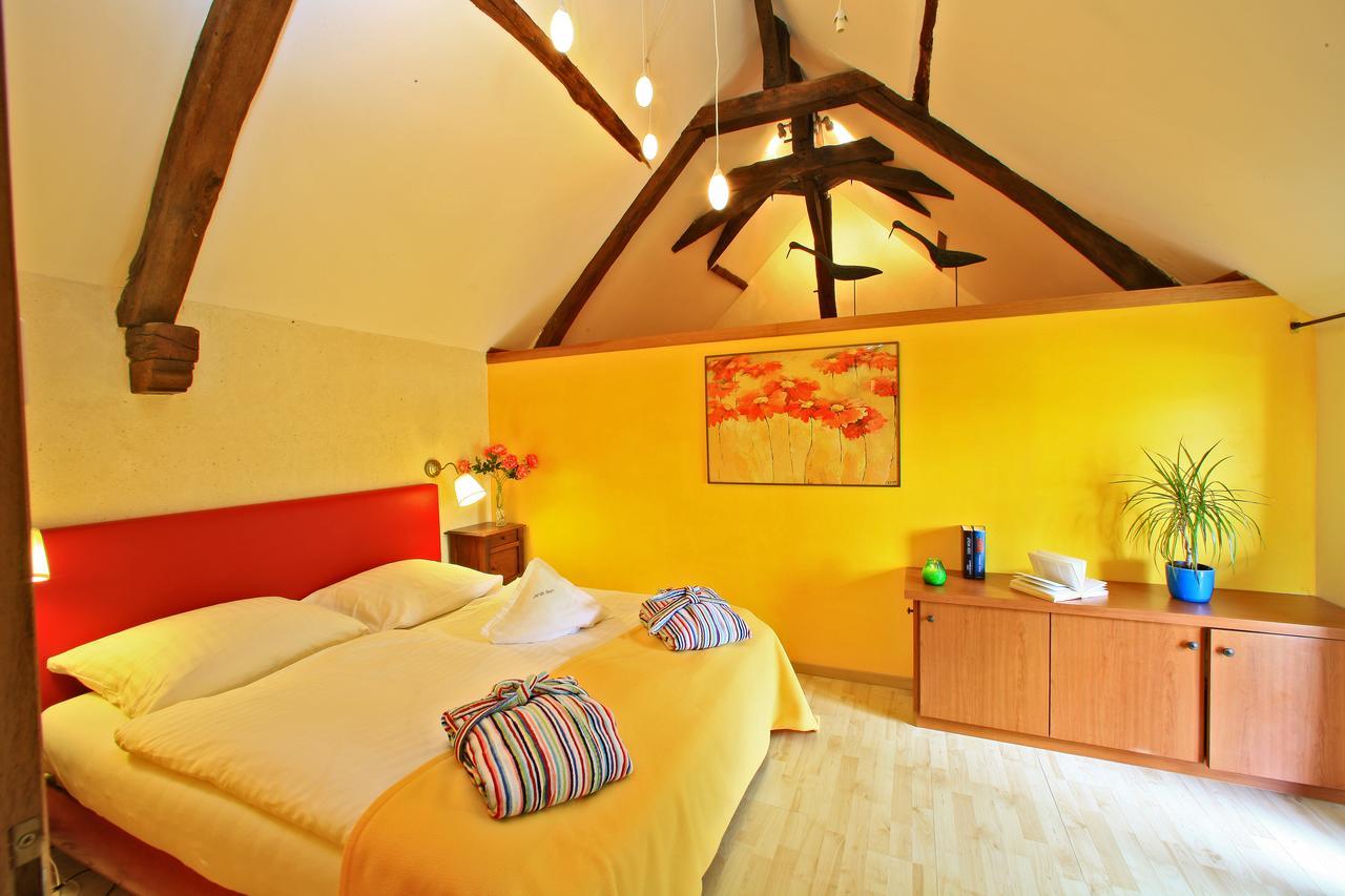 Au Jardin Fleuri Hotel Bosset Room photo